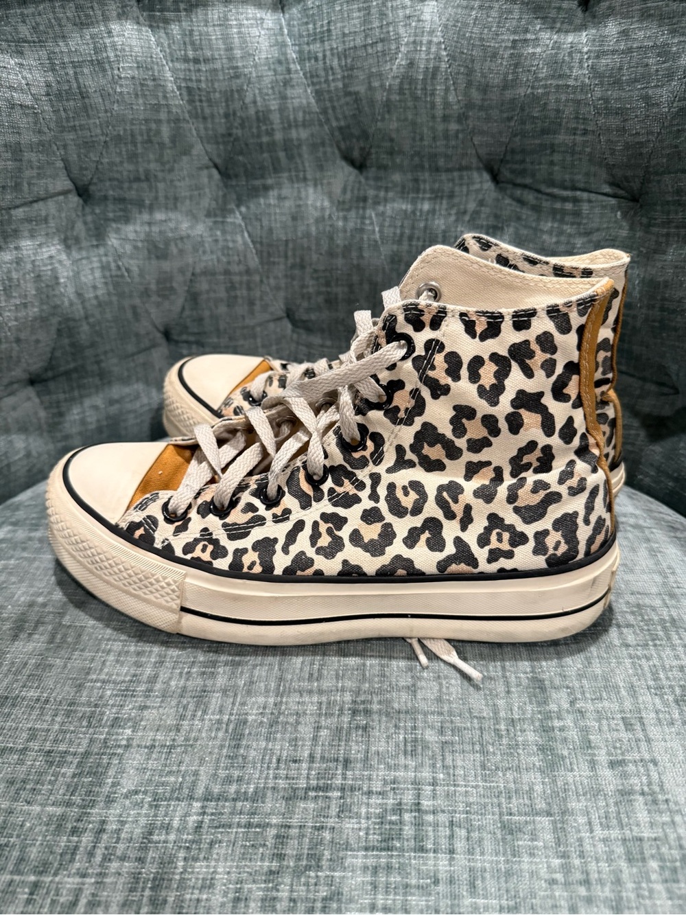 Converse Shoes Women’s size 8 Chuck Taylor All Star Leopard Print sneakers